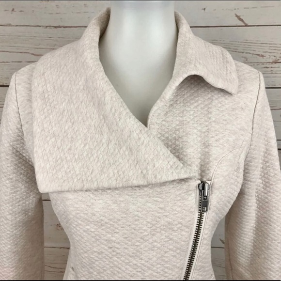 Cabi Quilted Oatmeal Asymmetrical Zip Jacket - Picture 2 of 7